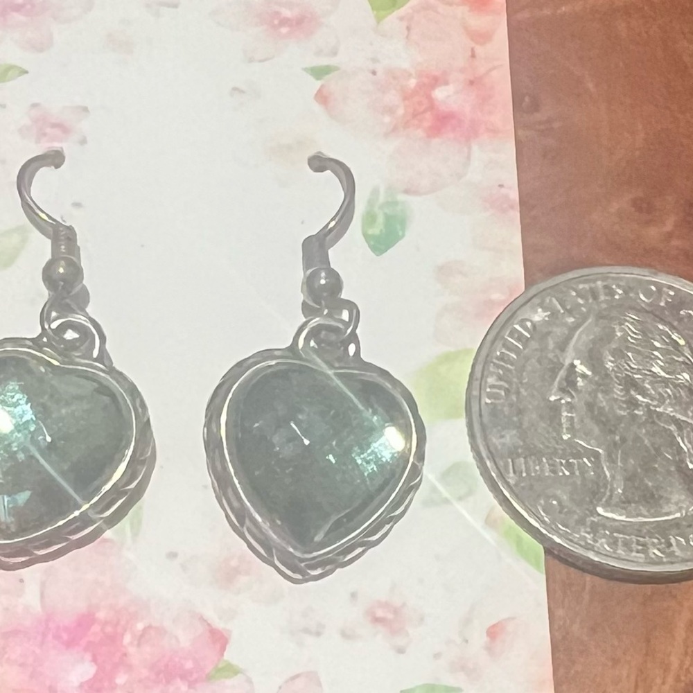 💚Brighton Heart Earrings with Green Gemstone💚 - Picture 5 of 7